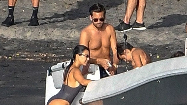 Kourtney Kardashian, Scott Disick & kids on vacation