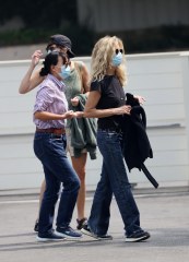 Santa Monica, CA  - *EXCLUSIVE*  - Hollywood actress Meg Ryan running errands around Santa Monica with daughter Daisy.

Pictured: Meg Ryan, Daisy True Ryan

BACKGRID USA 13 SEPTEMBER 2020 

USA: +1 310 798 9111 / usasales@backgrid.com

UK: +44 208 344 2007 / uksales@backgrid.com

*UK Clients - Pictures Containing Children
Please Pixelate Face Prior To Publication*