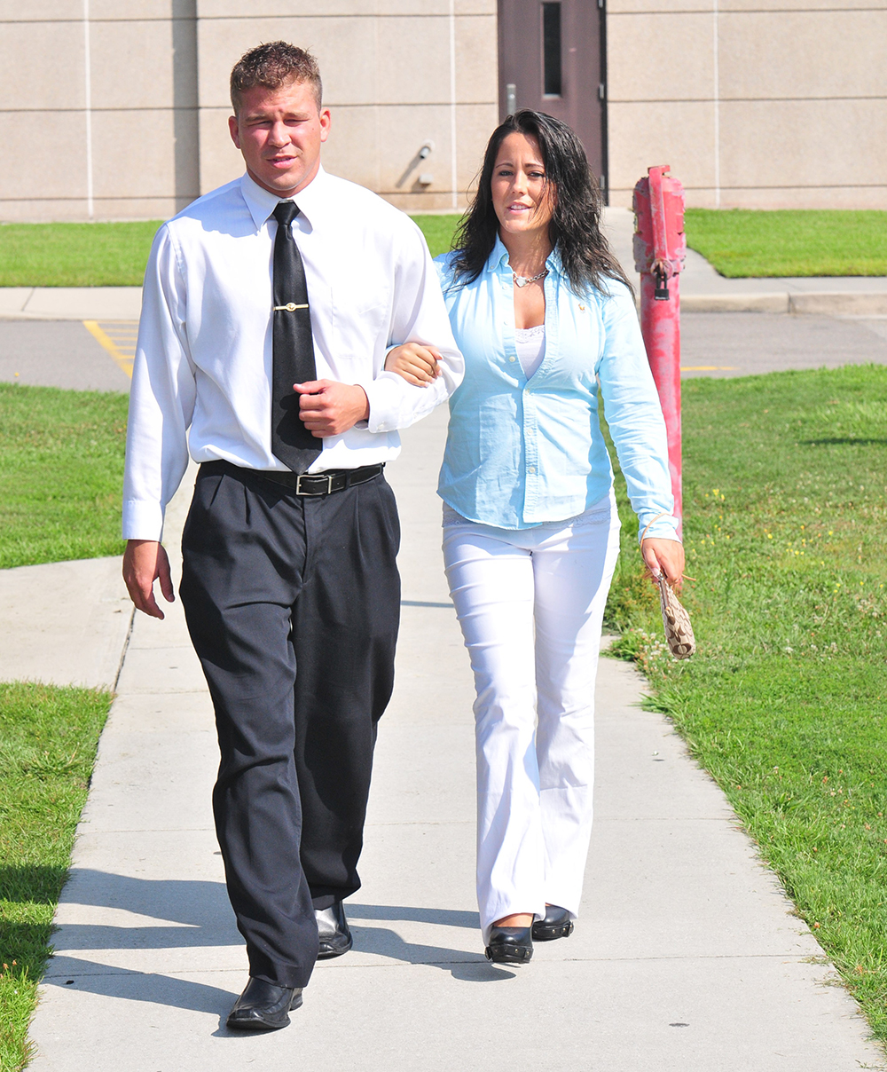 Jenelle Evans heads into court in Wilmington, NC with boyfriend Nathan Griffith