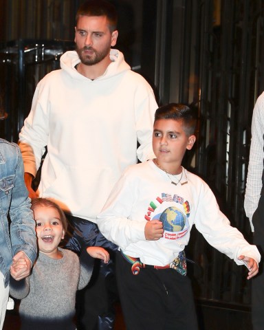 Scott Disick was seen leaving his hotel with his kids Mason, Penelope, and Reign, in New York, NY.Pictured: Reign Disick,Scott Disick,Mason DisickRef: SPL5028851 280918 NON-EXCLUSIVEPicture by: SplashNews.comSplash News and PicturesLos Angeles: 310-821-2666New York: 212-619-2666London: 0207 644 7656Milan: 02 4399 8577photodesk@splashnews.comWorld Rights