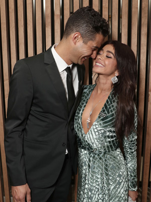 Wells Adams And Sarah Hyland