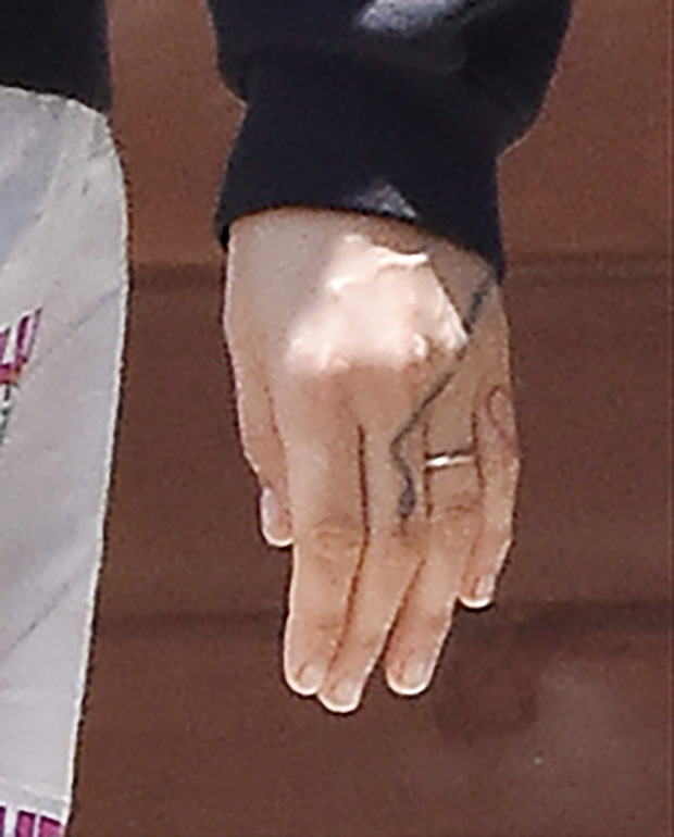 cara delevingne hand