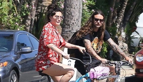 Kesha, Brad Ashenfelter