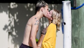Dua Lipa & Anwar Hadid kissing in Miami