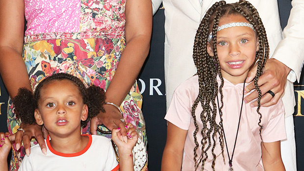 Steph & Ayesha Curry with their daughters on the red carpet