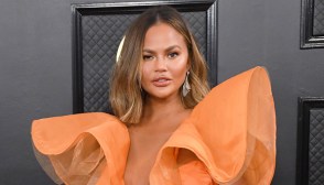 Chrissy Teigen Grammys 2020