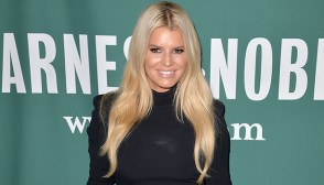 Jessica Simpson at Barnes & Noble