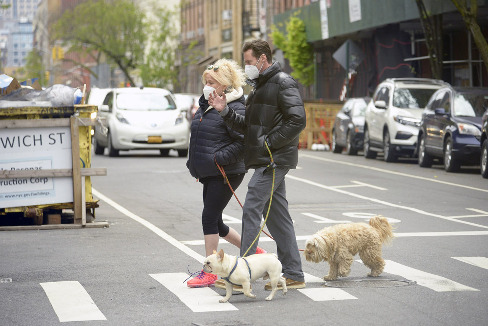 Hugh Jackman and wife Deborah Lee-Furness walk their dogs wearing masks amidst the Corona Virus epidemic in New York City

Pictured: Deborah Lee-Furness,Hugh Jackman
Ref: SPL5163689 230420 NON-EXCLUSIVE
Picture by: Edward Opi / SplashNews.com

Splash News and Pictures
USA: +1 310-525-5808
London: +44 (0)20 8126 1009
Berlin: +49 175 3764 166
photodesk@splashnews.com

World Rights