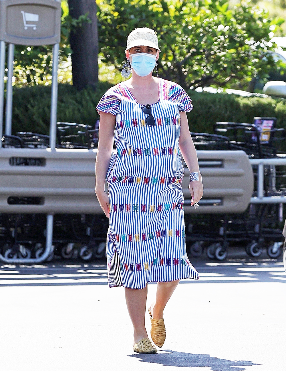 *EXCLUSIVE* Pregnant Katy Perry grocery shopping at Vons