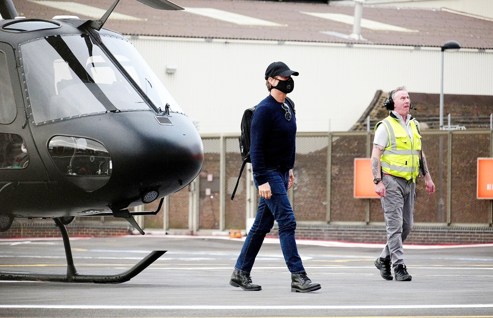 London, UNITED KINGDOM  - *EXCLUSIVE*  - Tom Cruise dons his face mask which is now compulsory in the UK to avoid the ongoing threat of Coronavirus and took to the skies traveling in his impressive looking matte black helicopter out in London.

Pictured: Tom Cruise 

BACKGRID USA 23 JULY 2020 

USA: +1 310 798 9111 / usasales@backgrid.com

UK: +44 208 344 2007 / uksales@backgrid.com

*UK Clients - Pictures Containing Children
Please Pixelate Face Prior To Publication* *CLIENT RESTRICTION APPLIED*