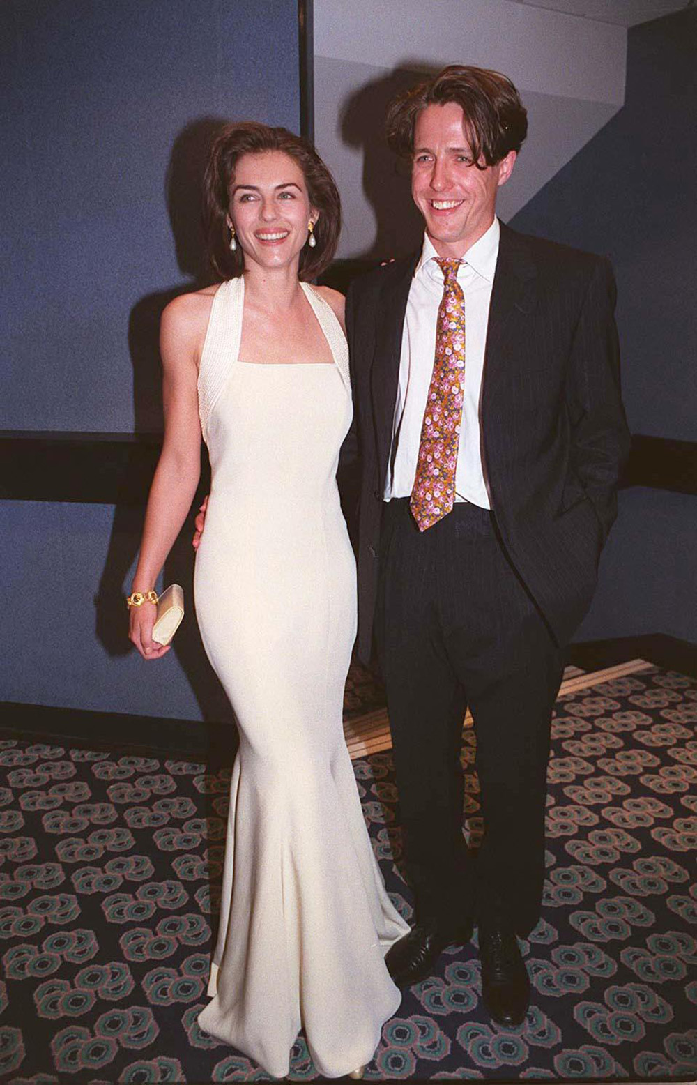 Elizabeth Hurley hugh grant 
FILM PREMIERE OF 'SIRENS' IN LONDON, BRITAIN - 1994