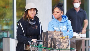 Jordyn Woods & her sister Jodie grocery shopping