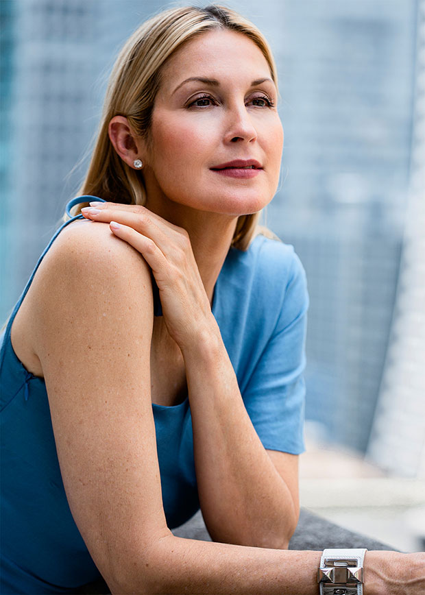 Kelly Rutherford poses in NY for HollywoodLife 