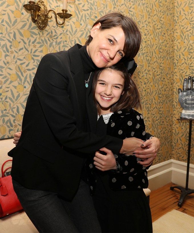 Suri Cruise & Katie Holmes Cuddle