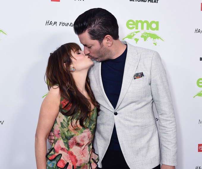 Zooey Deschanel & Jonathan Scott Kiss