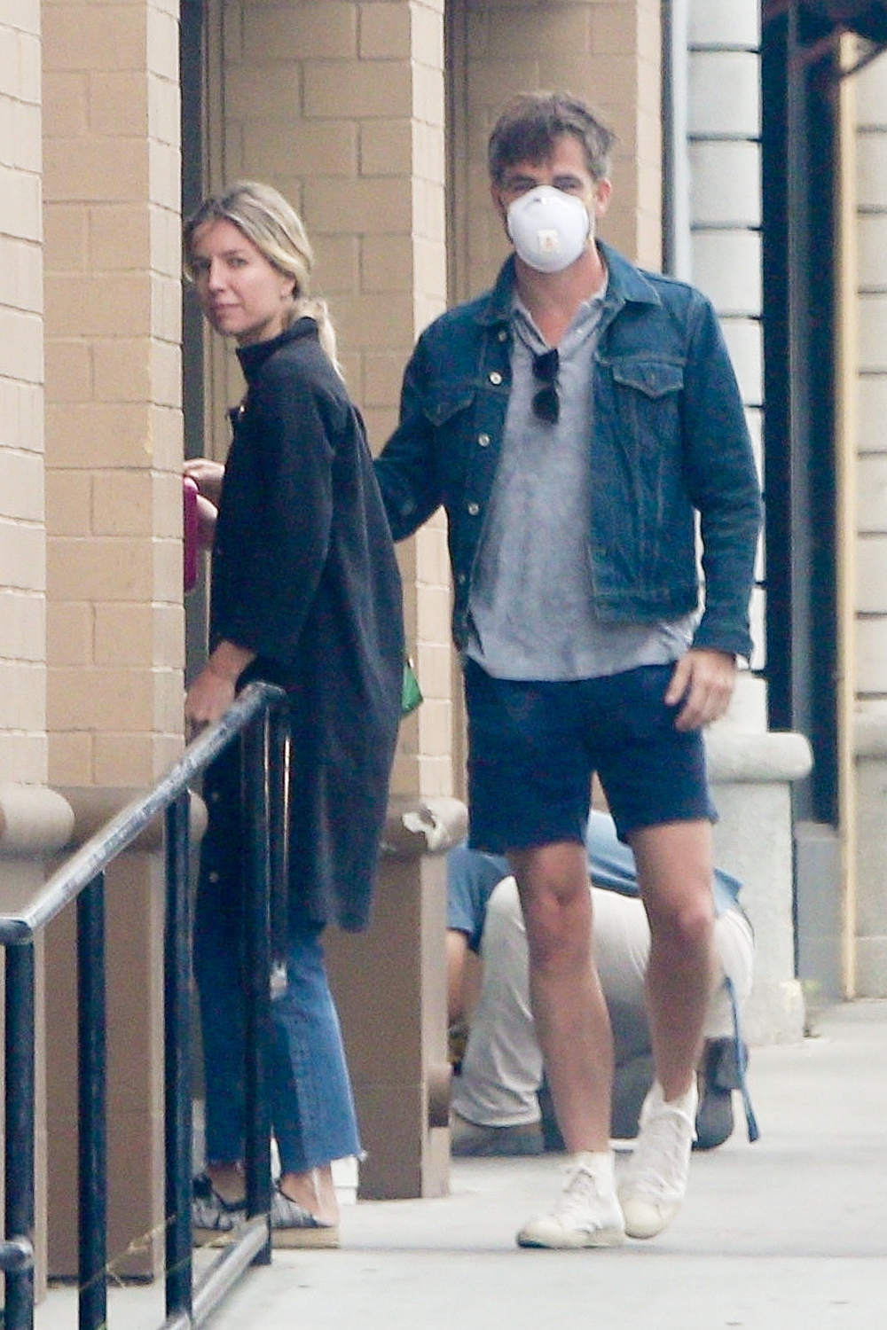 Los Feliz, CA  - *EXCLUSIVE* Actor Chris Pine fools around with photographers on a Dunkin' Donuts run with girlfriend Annabelle Wallis in Los Feliz.

Pictured: Chris Pine, Annabelle Wallis

BACKGRID USA 20 JUNE 2020 

USA: +1 310 798 9111 / usasales@backgrid.com

UK: +44 208 344 2007 / uksales@backgrid.com

*UK Clients - Pictures Containing Children
Please Pixelate Face Prior To Publication*