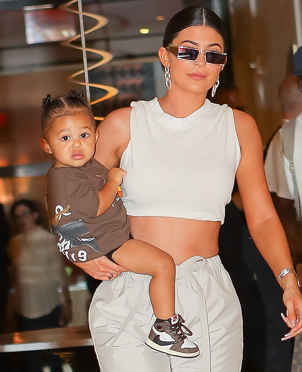 Kylie Jenner Flashes Her Toned Tummy With Stormi On Her Hip One Day After Met-Gala 2019