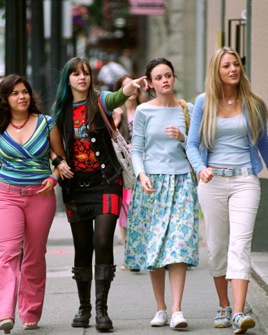 Editorial use only. No book cover usage.Mandatory Credit: Photo by Diyah Pera/Alcon/Warner Bros/Kobal/Shutterstock (5882752f)America Ferrera, Amber Tamblyn, Alexis Bledel, Blake LivelyThe Sisterhood Of The Traveling Pants - 2005Director: Ken KwapisAlcon Entertainment/Warner Bros.USAScene StillDrama