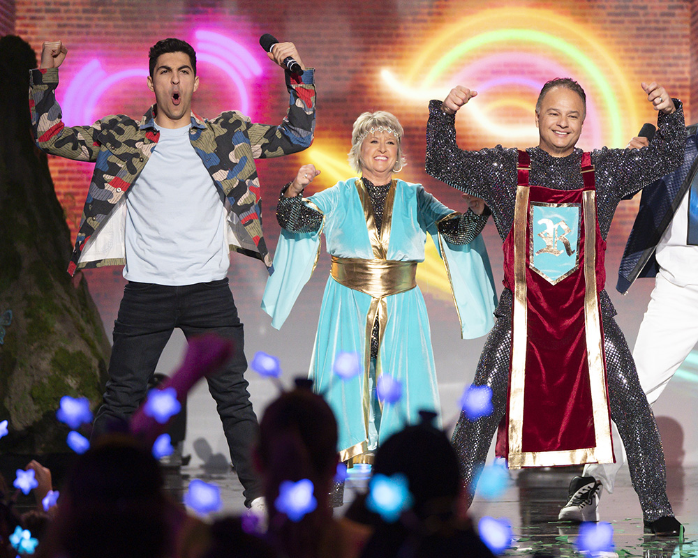 DISNEY FAM JAM - "Silver & Rassi" - "Disney Fam Jam" returns just in time for the summer. Trevor Tordjman and Ariel Martin host the family dance competition as the Silver and Rassi families dance it out to compete for the $10,000 prize. Choreographer Phil Wright lends his expertise to help the two families prepare for their big and stylish dance performances. This episode of "Disney Fam Jam" airs Sunday, June 21 (8:20-8:50 P.M. EST) on Disney Channel. (Disney Channel/Eric McCandless)TREVOR TORDJMAN, RASSI FAMILY