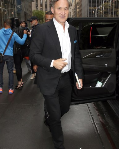 Dr. Terry Dubrow
Dr. Terry Dubrow out and about, New York, USA - 16 Oct 2018