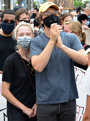 joe keery, maika monroe