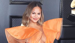 Chrissy Teigen on the red carpet