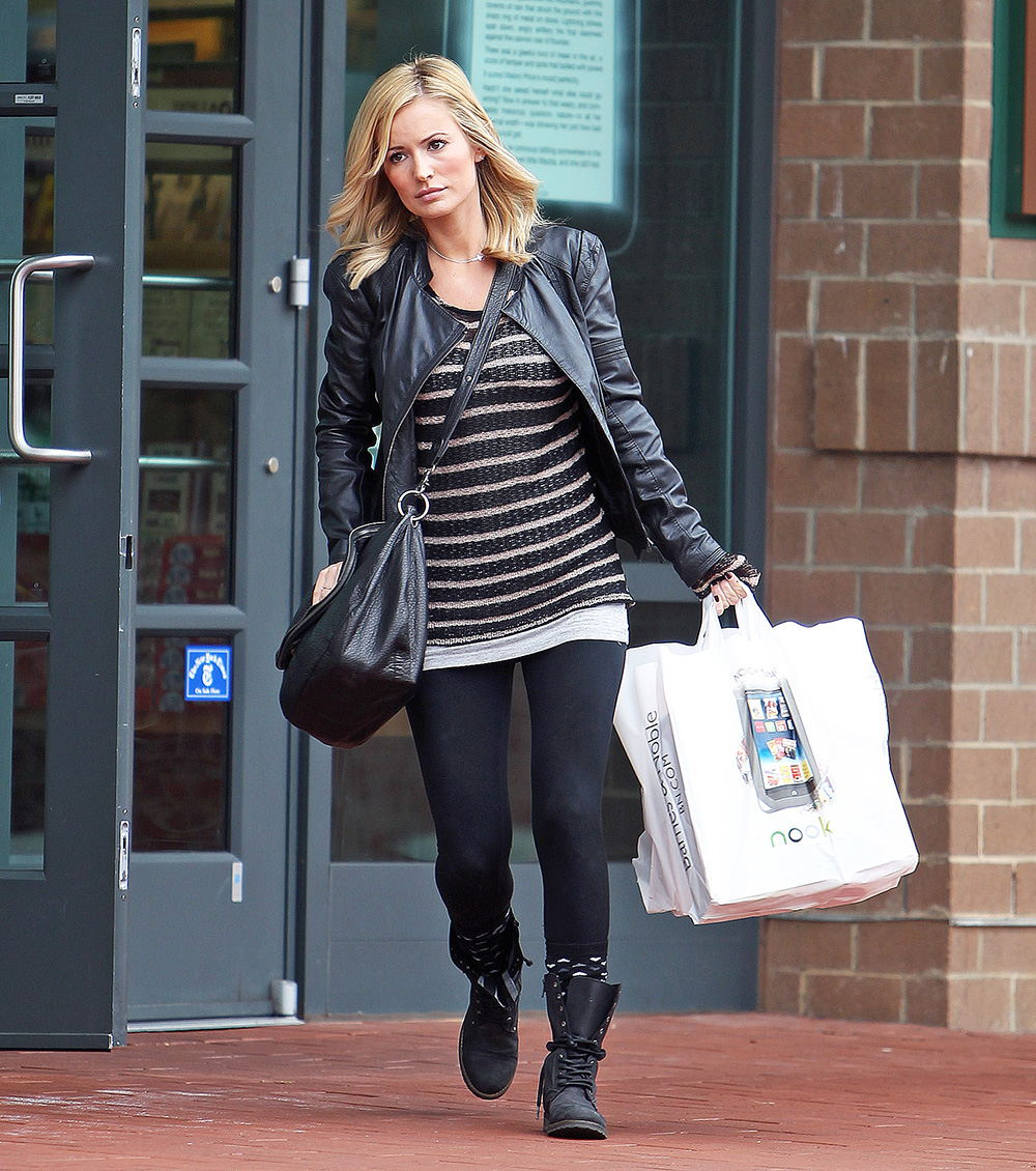 Emily Maynard from the 'Bachelorette' goes shopping for books at Barnes and Noble in Charlotte, North Carolina