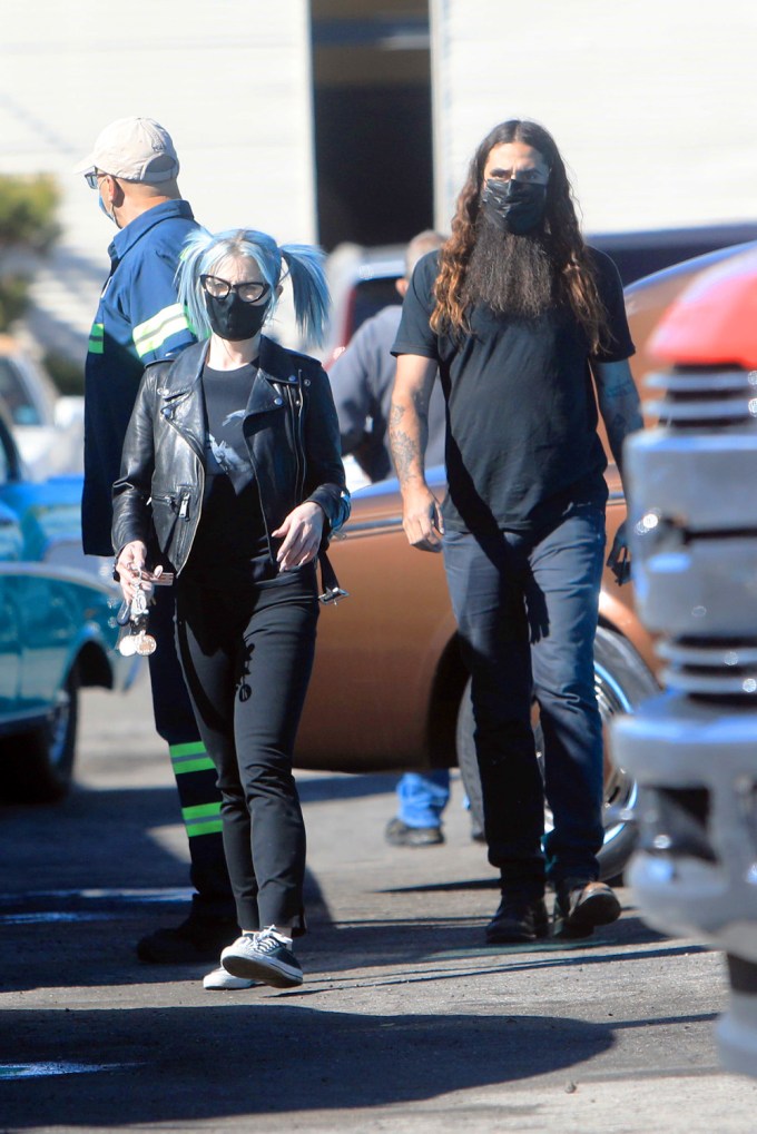 Kelly Osbourne & Erik Bragg Get Her Car Fixed