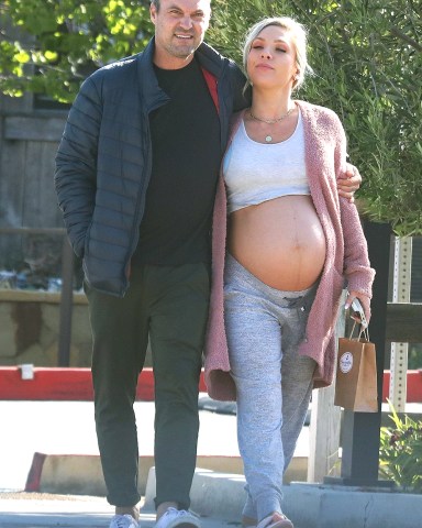 Malibu, C  - *EXCLUSIVE*  - Brian Austin Green and Sharna Burgess are expecting their baby real soon and the couple can't seem to keep their hands (and lips) off each other. The lovebirds are out shopping at Sweet Bu Candy in Malibu and Sharna is showing off her huge bump meanwhile Brian leans over for a kiss during their walk.

Pictured: Brian Austin Green, Sharna Burgess

BACKGRID USA 16 MAY 2022 

BYLINE MUST READ: RMBI / BACKGRID

USA: +1 310 798 9111 / usasales@backgrid.com

UK: +44 208 344 2007 / uksales@backgrid.com

*UK Clients - Pictures Containing Children
Please Pixelate Face Prior To Publication*