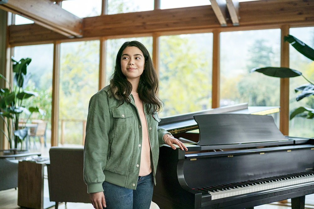 ALL TOGETHER NOW. AULI’I CRAVALHO as AMBER. Cr. ALLYSON RIGGS/NETFLIX  ©2020