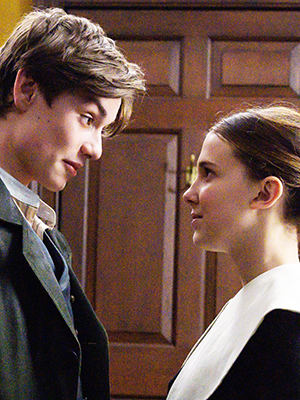 Louis Partridge Millie Bobby Brown