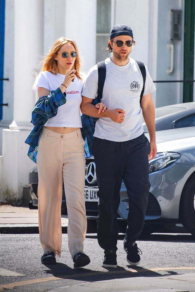 Robert Pattinson Suki Waterhouse 