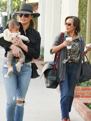 chrissy teigen mom