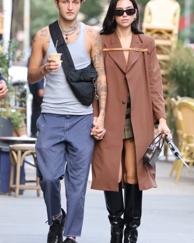 Dua Lipa, Anwar Hadid And Yolanda Hadid Walk Home From Lunch In New York City. Dua is wearing a rust trench coat, alligator boots and plaid mini skirt. Dua walks her dog on a leash.

Pictured: Dua Lipa,Anwar Hadid
Ref: SPL5258911 210921 NON-EXCLUSIVE
Picture by: Christopher Peterson / SplashNews.com

Splash News and Pictures
USA: +1 310-525-5808
London: +44 (0)20 8126 1009
Berlin: +49 175 3764 166
photodesk@splashnews.com

World Rights