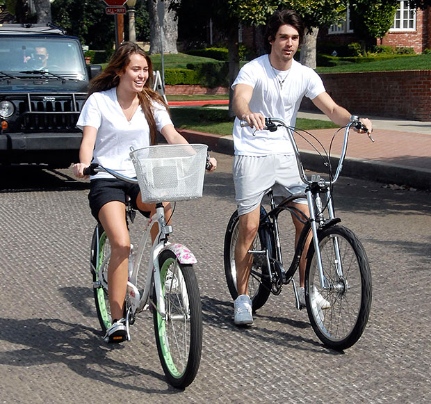 Miley Cyrus, Justin Gaston