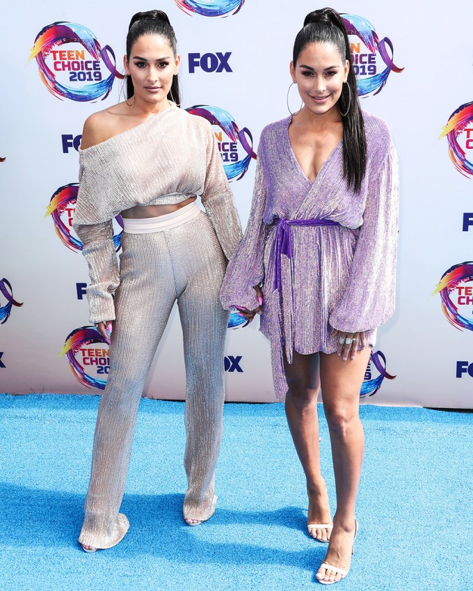 Nikki & Brie Garcia At The 2019 Teen Choice Awards