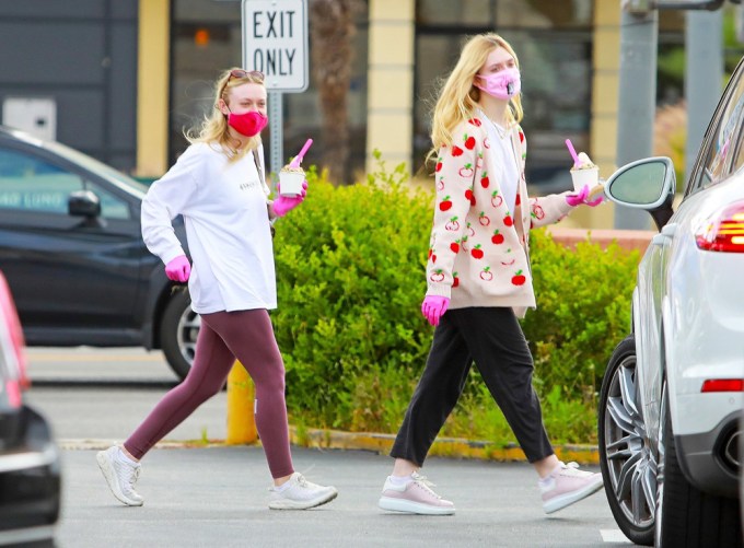 Dakota & Elle Fanning