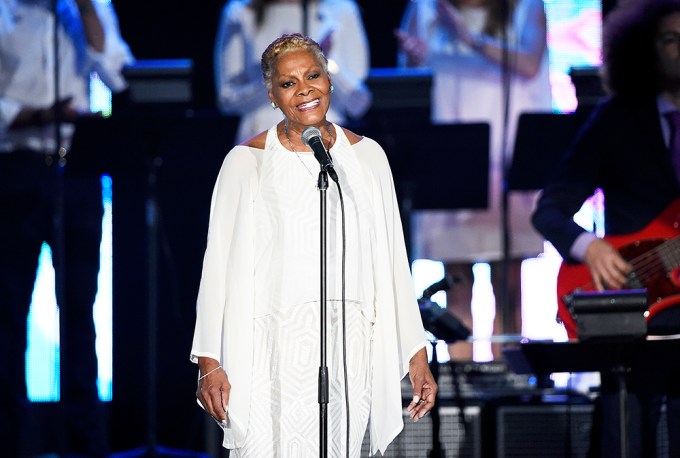 Dionne Warwick performs “Falando Serio (Honestly)”