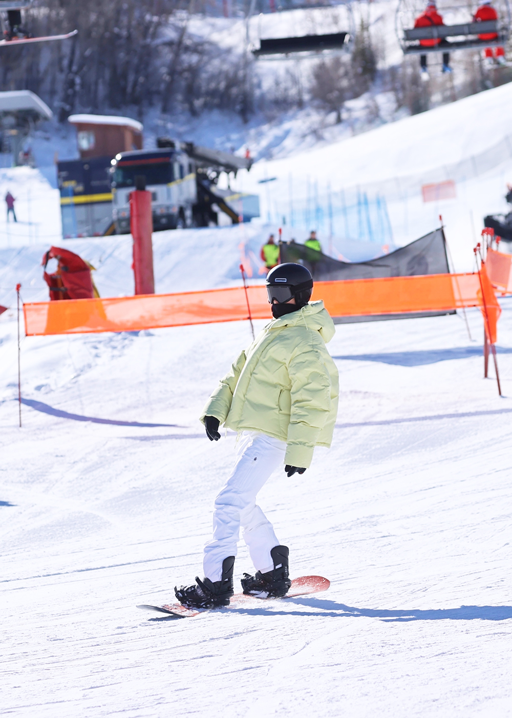 *EXCLUSIVE* Kendall Jenner hits the slopes in Aspen!