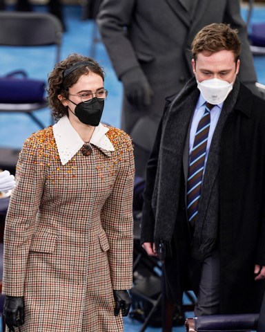 Washington, DC - January 20: Ella(C) and Cole Emhoff(R), the son and daughter of Vice President Kamala Harris' husband Doug Emhoff, are directed to their seats during the 59th presidential inauguration in Washington, D.C. on Wednesday, Jan. 20, 2021. (Kent Nishimura / Los Angeles Times/Polaris) Europa Press 01/20/2021 (Europa Press via AP)