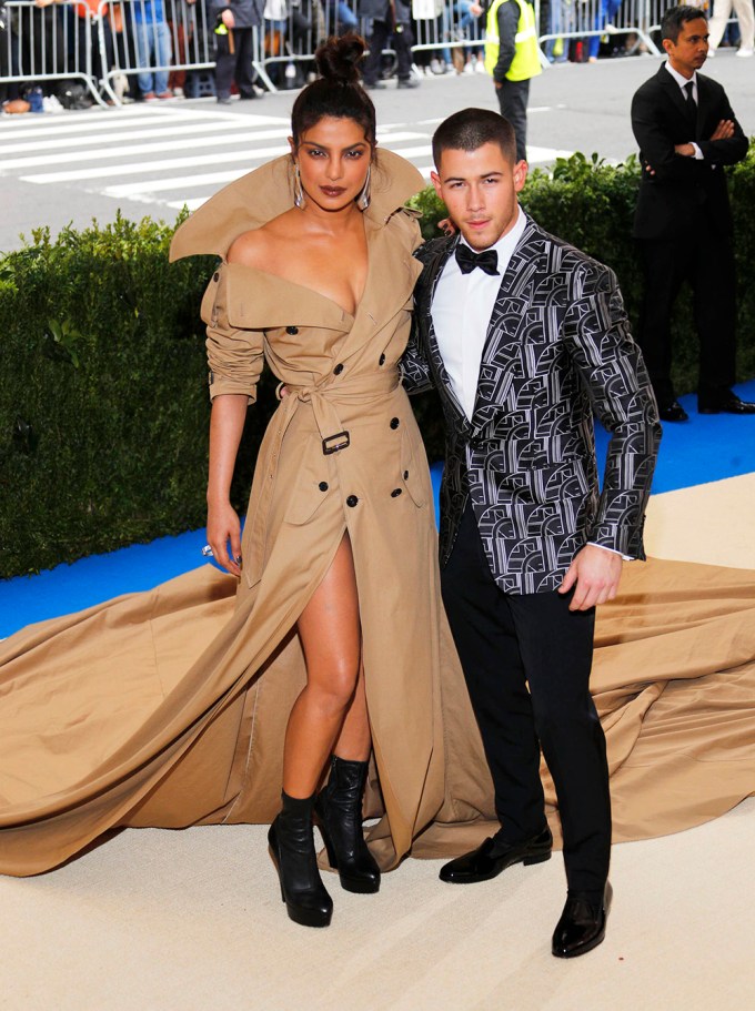 Priyanka Chopra & Nick Jonas Pose Together