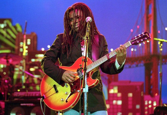 Tracy Chapman Performs