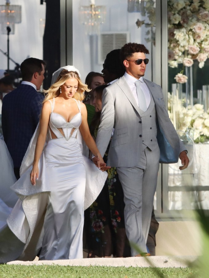 Patrick Mahomes & Brittany Matthews Marry in Maui