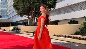 sarah hyland golden globes 2021
