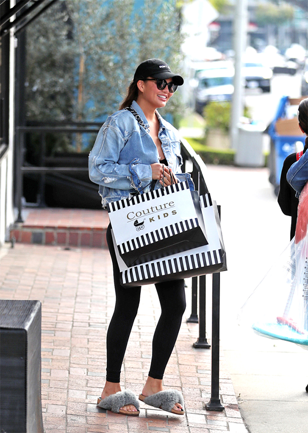 Chrissy Teigen shopping in slip-on scandals