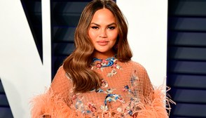 chrissy teigen vanity fair oscar party