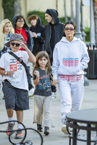 Calabasas, CA - *EXCLUSIVE* - Kourtney Kardashian takes the kids on a sweet treat date with Travis Barker. The duo look casual as the two families are seen leaving the ice cream parlor together.Pictured: Kourtney Kardashian, Travis BarkerBACKGRID USA 2 DECEMBER 2018 BYLINE MUST READ: IXOLA / BACKGRIDUSA: +1 310 798 9111 / usasales@backgrid.comUK: +44 208 344 2007 / uksales@backgrid.com*UK Clients - Pictures Containing ChildrenPlease Pixelate Face Prior To Publication*