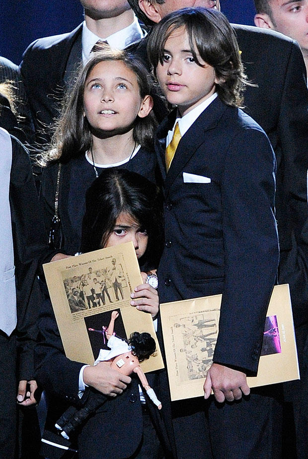 prince paris blanket jackson 2009