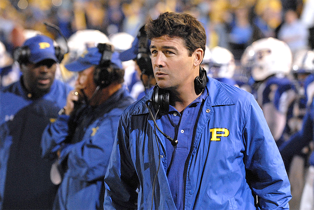 FRIDAY NIGHT LIGHTS, Kyle Chandler, 'Game Of The Week', (Season 3, episode 309, aired Dec. 3, 2008), 2006-2011. photo: Bill Records / © NBC / Courtesy Everett Collection