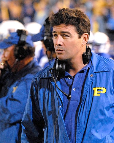 FRIDAY NIGHT LIGHTS, Kyle Chandler, 'Game Of The Week', (Season 3, episode 309, aired Dec. 3, 2008), 2006-2011. photo: Bill Records / © NBC / Courtesy Everett Collection